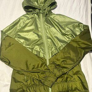 EUC Two Toned Green Nike Lined Windbreaker Size Small